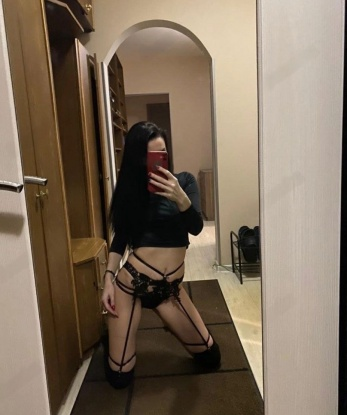 Сексуальная брюнетка приглашает на интимное свидание. Обещаю максимум удовольствия и безграничный релакс. Звони, не стесняйся! 11842, 30 лет